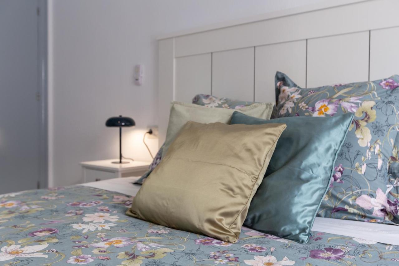 Luminoso Apartamento De Dos Habitaciones Con Terraza Y Parking En El Centro Malaga Luaran gambar