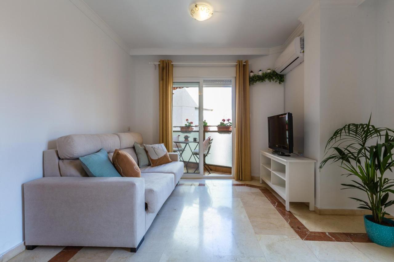 Luminoso Apartamento De Dos Habitaciones Con Terraza Y Parking En El Centro Malaga Luaran gambar