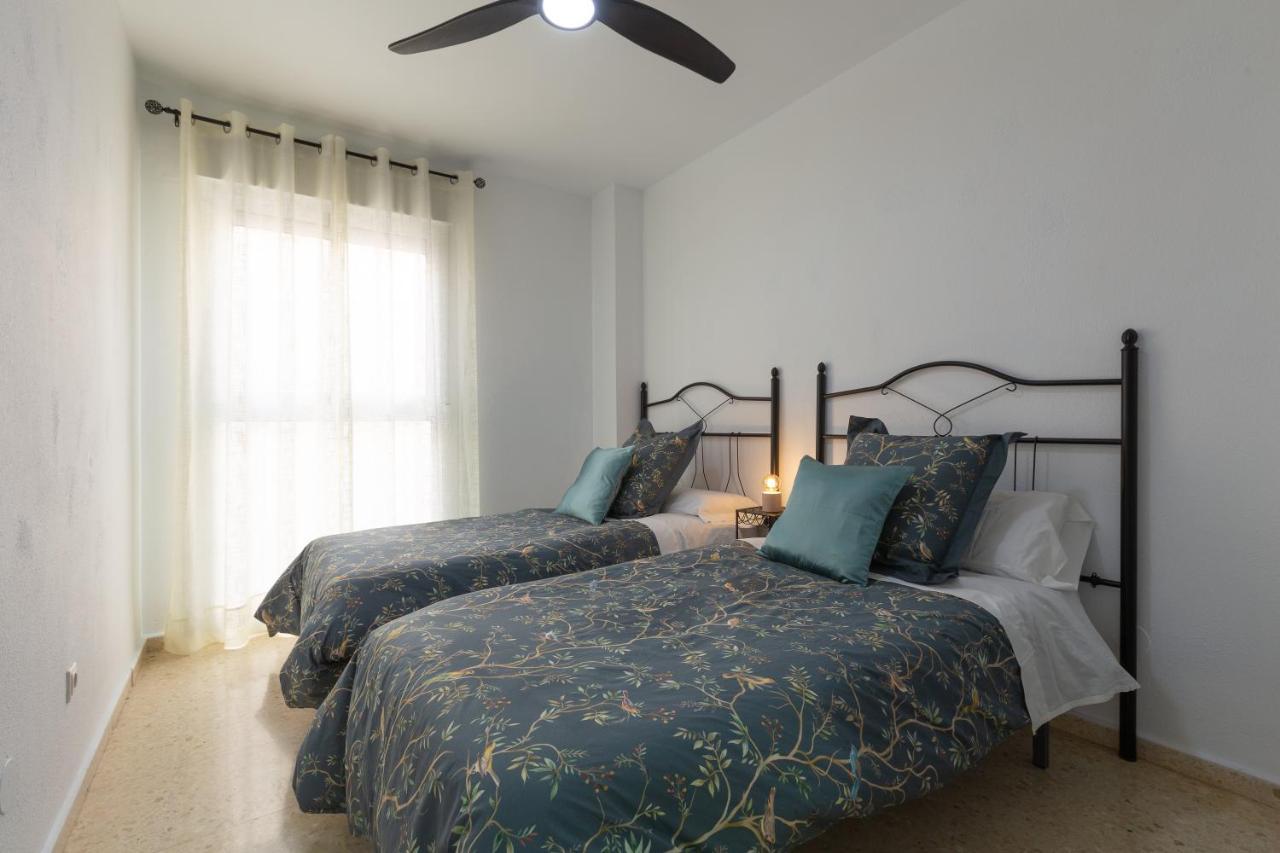 Luminoso Apartamento De Dos Habitaciones Con Terraza Y Parking En El Centro Malaga Luaran gambar
